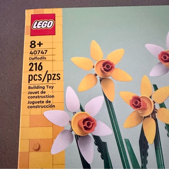 LEGO Daffodils 40747 | Botanical Collection | 216 pcs | NIB - Picture 3 of 5